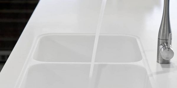 белые столешницы из камня однотонные 2
